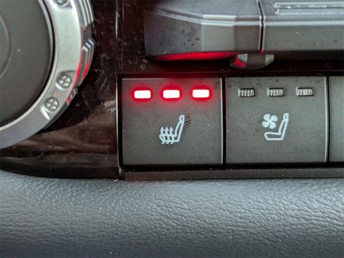 Used 2024 Toyota Sequoia Platinum image 32