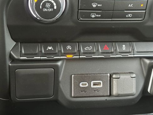 Used 2022 Chevrolet Silverado 1500 Custom AWD/4WD image 29