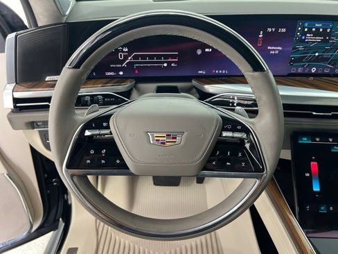 Used 2026 Cadillac Escalade ESV Platinum Sport w/ LPO, ONYX Package AWD/4WD image 11