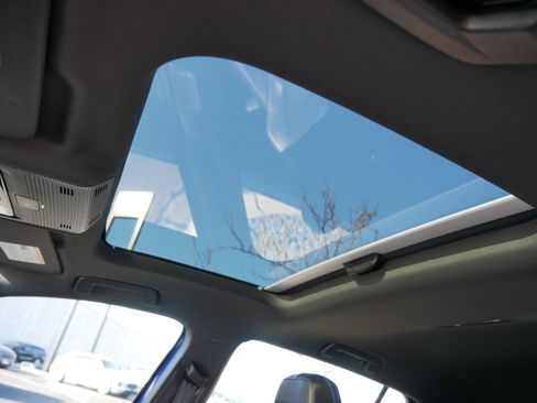 Used 2024 Volkswagen Golf R image 33