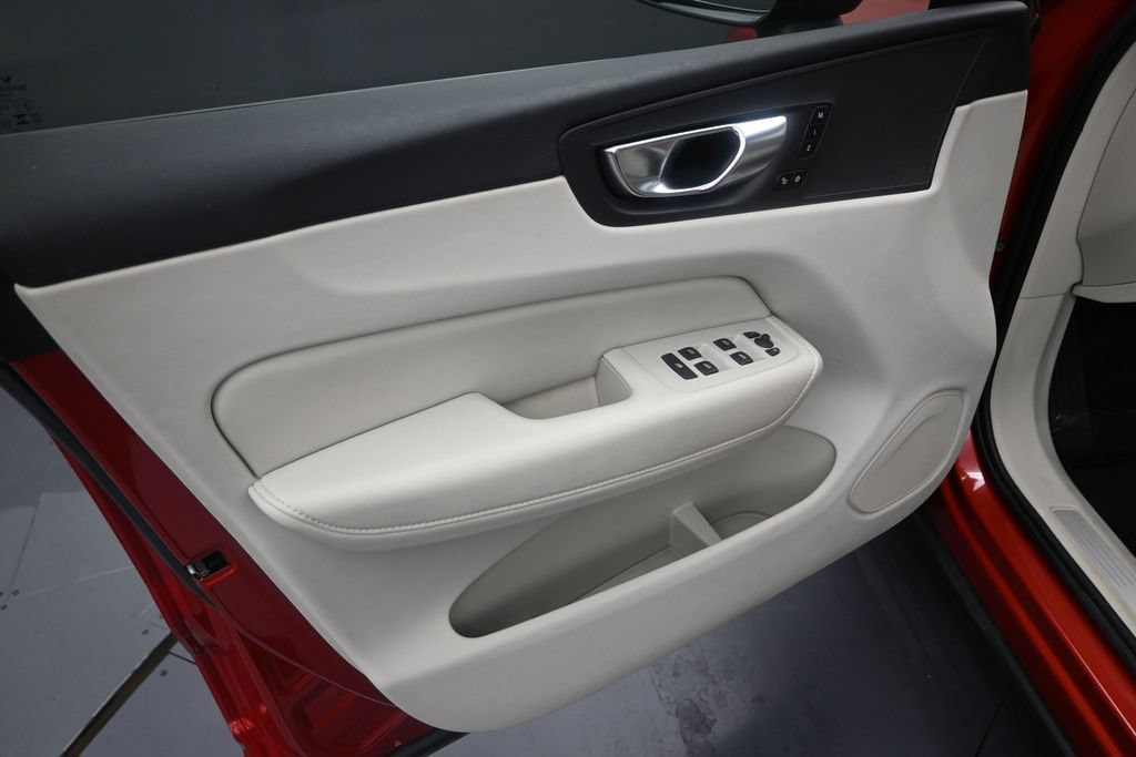 Certified 2024 Volvo XC60 B5 Core AWD/4WD image 12