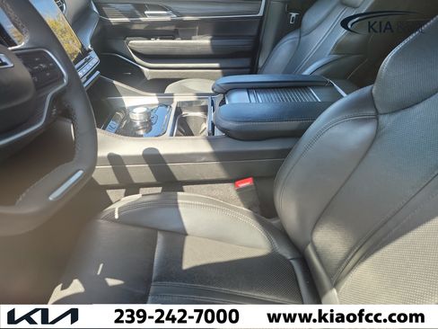 Used 2023 Jeep Wagoneer L Series II RWD image 9
