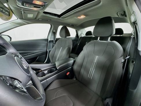 Used 2025 Hyundai Elantra SEL image 11