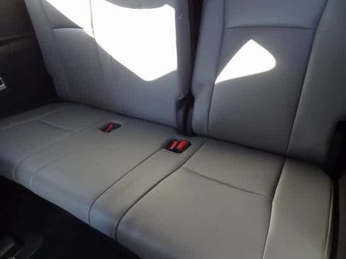 Used 2023 Toyota Highlander Bronze Edition image 18