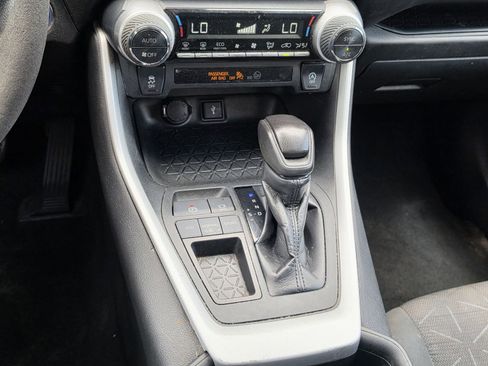 Used 2020 Toyota RAV4 XLE FWD image 17
