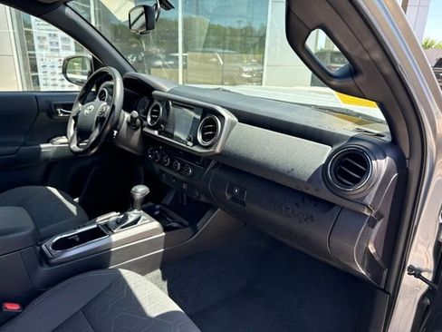 Used 2016 Toyota Tacoma TRD Sport w/ Towing Package AWD/4WD image 30