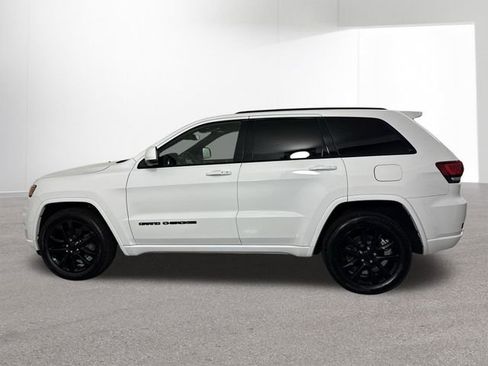 Used 2020 Jeep Grand Cherokee Altitude AWD/4WD image 28