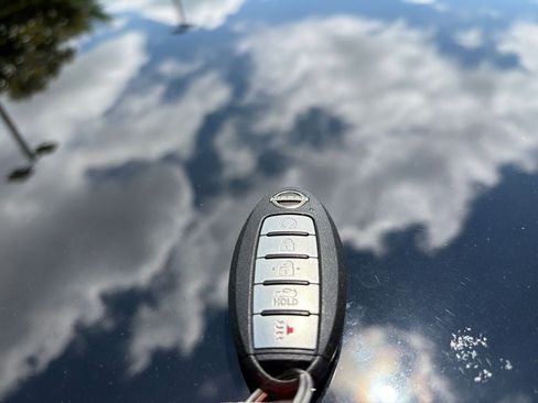 Used 2025 Nissan Altima 2.5 SV FWD image 32