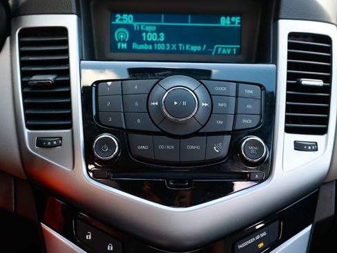 Used 2014 Chevrolet Cruze LS image 31