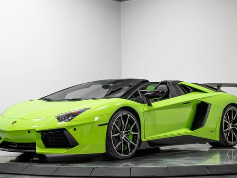 Used 2015 Lamborghini Aventador LP 700-4 image 2