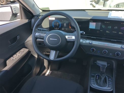 New 2026 Hyundai Kona SE image 13
