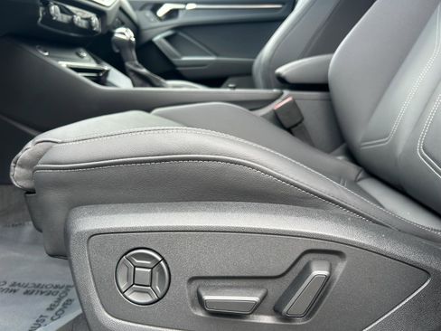 Certified 2025 Audi Q3 2.0T Premium w/ Convenience Package image 18