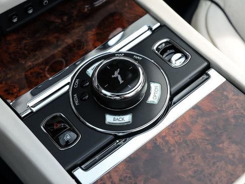 Used 2019 Rolls-Royce Dawn image 39