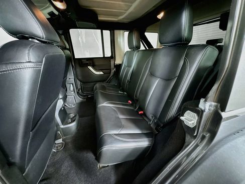 Used 2017 Jeep Wrangler Unlimited Rubicon w/ Connectivity Group AWD/4WD image 27