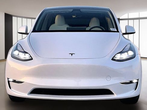 Used 2023 Tesla Model Y Performance AWD/4WD image 2