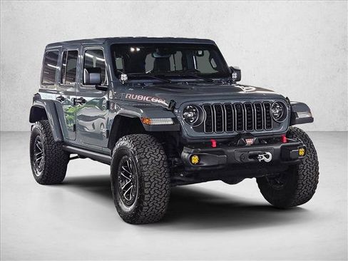 Used 2025 Jeep Wrangler Unlimited Rubicon AWD/4WD image 3