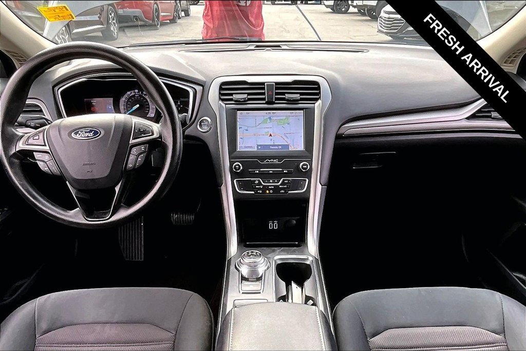 Used 2020 Ford Fusion SE FWD image 5