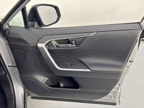 Used 2019 Toyota RAV4 Limited image 44