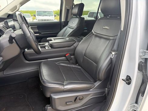 Used 2025 Ford Expedition Platinum AWD/4WD image 9
