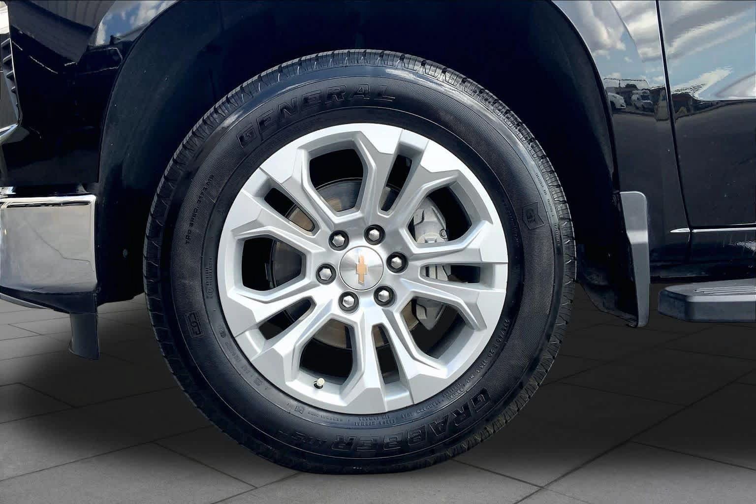 Used 2025 Chevrolet Silverado 1500 LTZ w/ LTZ Convenience Package II RWD image 10