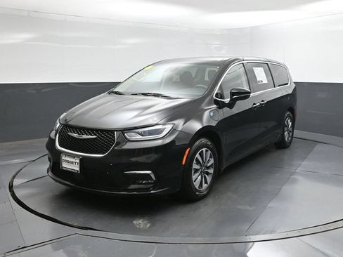 Used 2024 Chrysler Pacifica Limited FWD image 34
