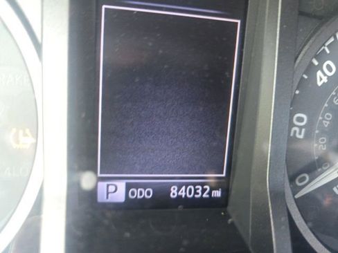 Used 2019 Toyota Tacoma TRD Off-Road w/ Technology Package image 8