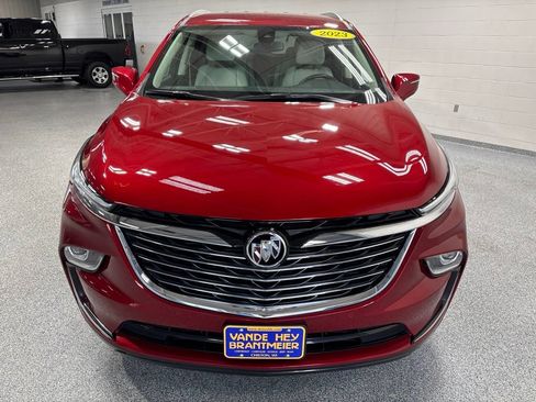 Used 2023 Buick Enclave Essence AWD/4WD image 2