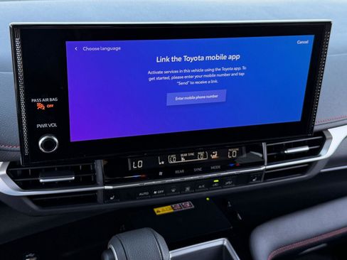 Used 2025 Toyota Sienna XSE w/ XSE Plus Package image 13