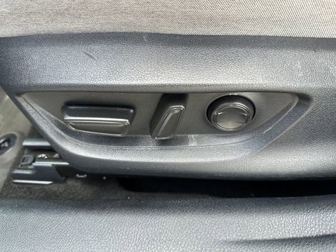 Used 2025 Toyota Camry LE w/ Convenience Package image 16