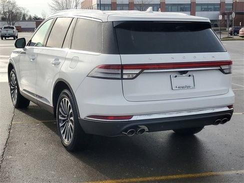 Used 2023 Lincoln Aviator AWD w/ Premium Package image 5