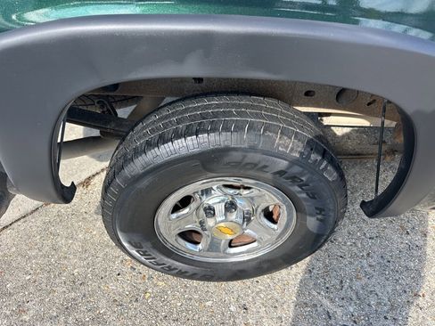 Used 2004 Chevrolet Silverado 1500 LS image 15