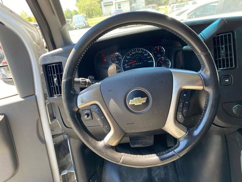 Used 2018 Chevrolet Express 3500 w/ Driver Convenience Package RWD image 12