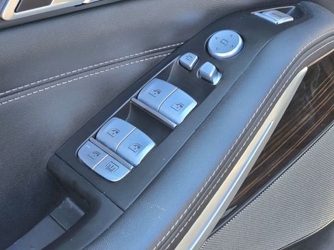 Used 2024 BMW X7 M60i w/ Executive Package image 33