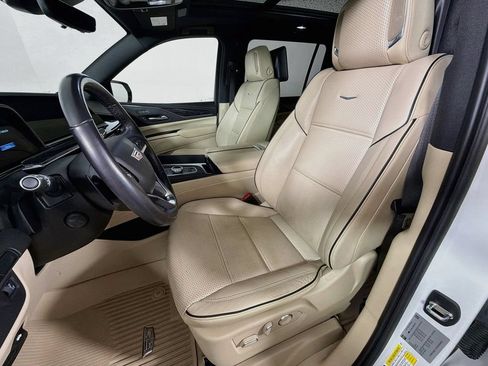 Used 2021 Cadillac Escalade ESV Premium Luxury w/ LPO, Illumination Package AWD/4WD image 12