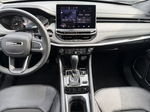 Used 2024 Jeep Compass Latitude AWD/4WD image 18