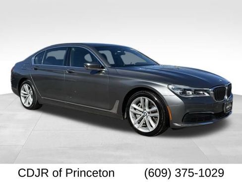 Used 2019 BMW 750i xDrive w/ Executive Package image 1