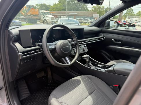 Used 2025 Hyundai Santa Cruz SE AWD/4WD image 13