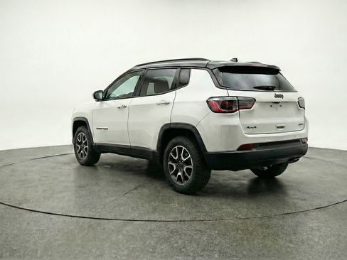 Used 2025 Jeep Compass Trailhawk AWD/4WD image 6