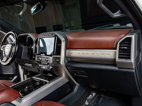 Used 2022 Ford F250 Platinum w/ FX4 Off-Road Package image 18