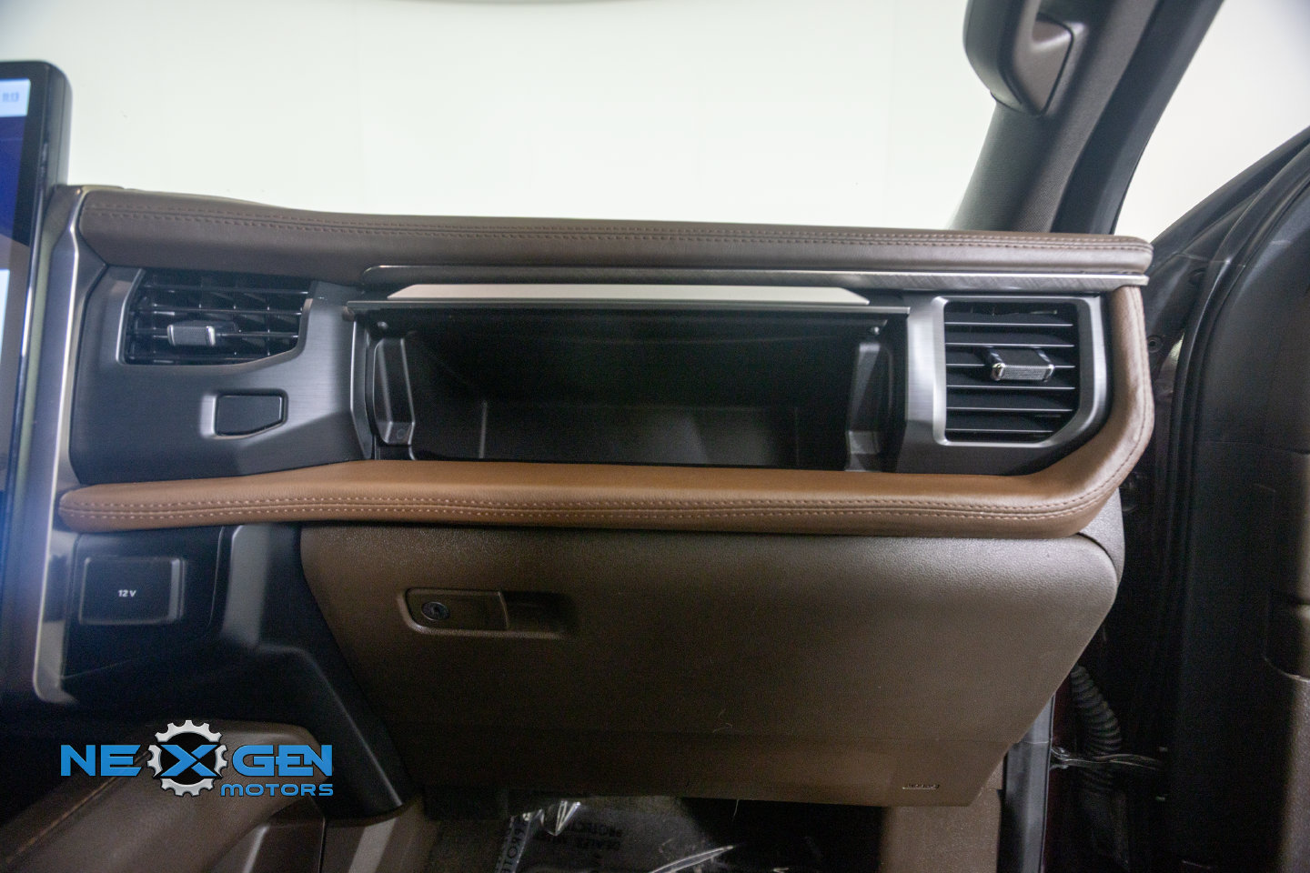 Used 2024 Ford Expedition King Ranch AWD/4WD image 9
