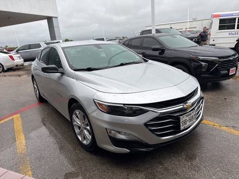 Used 2019 Chevrolet Malibu LT image 2