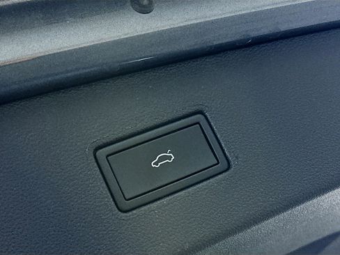 Used 2024 Volkswagen Tiguan Wolfsburg Edition image 28