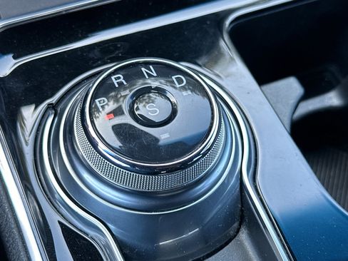 Used 2020 Ford Edge ST image 21