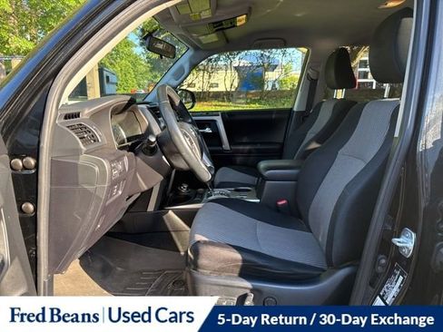 Used 2016 Toyota 4Runner SR5 AWD/4WD image 10