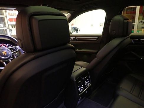 Used 2023 Porsche Cayenne GTS image 17