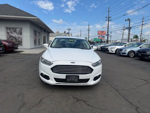 Used 2014 Ford Fusion SE w/ Equipment Group 202A FWD image 2