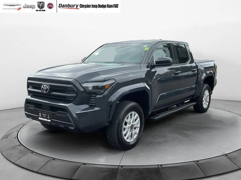Used 2025 Toyota Tacoma SR image 3