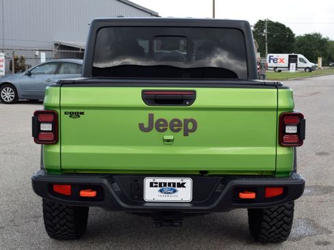 Used 2025 Jeep Gladiator Mojave w/ Convenience Group AWD/4WD image 5