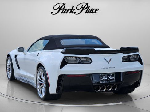 Used 2016 Chevrolet Corvette Z06 w/ 3LZ Preferred Equipment Group RWD image 3