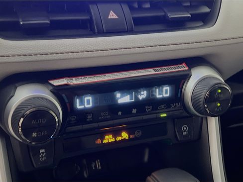 Used 2025 Toyota RAV4 XLE w/ Convenience Package FWD image 26